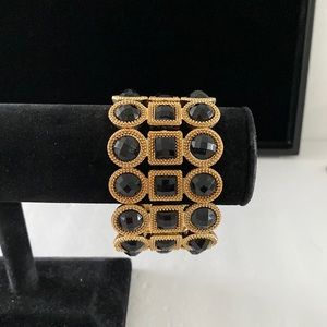 Vintage elasticated bracelet. B3